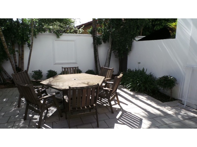 103 Salerno Street, Surfers Paradise QLD 4217