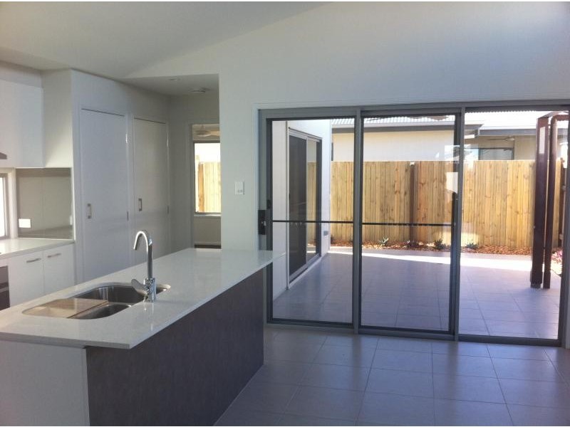 15 Cape St, Birtinya QLD 4575