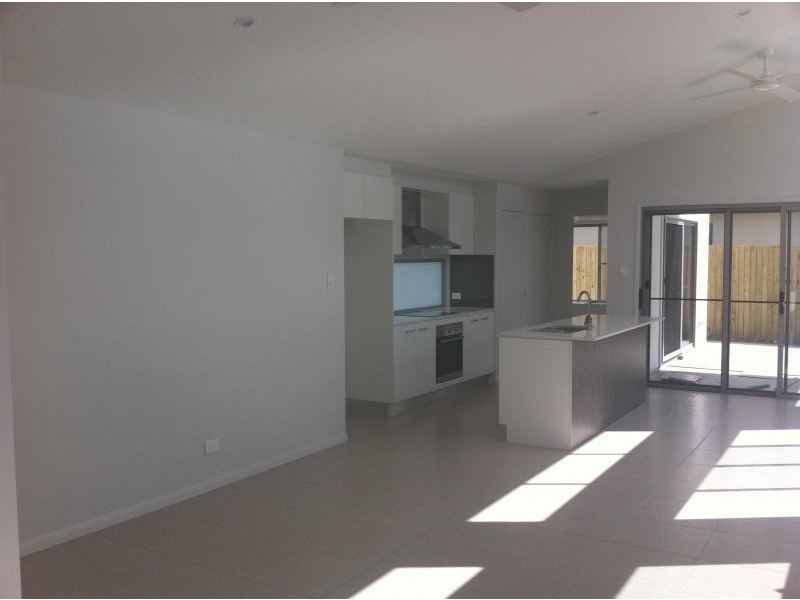 15 Cape St, Birtinya QLD 4575