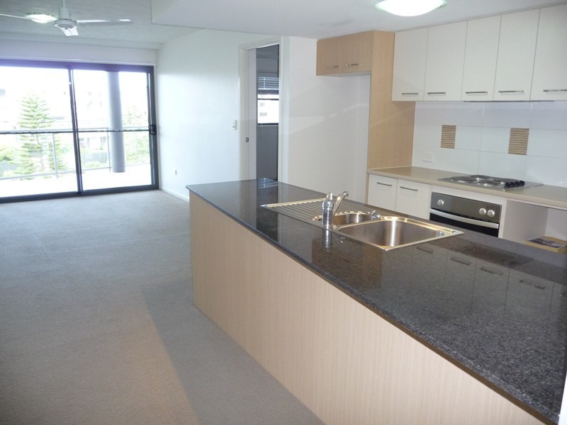 40/10 Grand Parade, Kawana Island QLD 4575