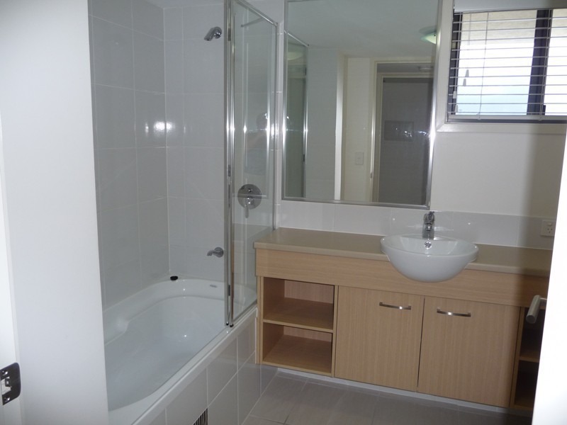 40/10 Grand Parade, Kawana Island QLD 4575