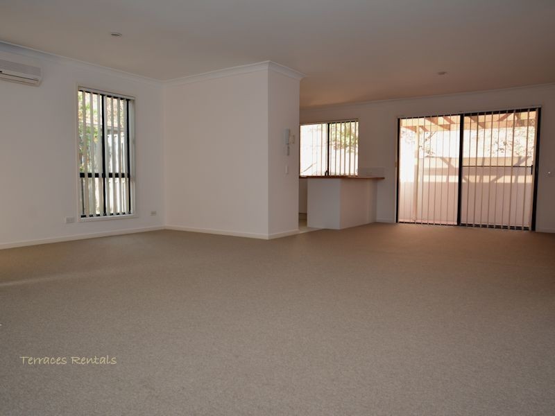 1a/24 Amsonia Court,, Arundel QLD 4214