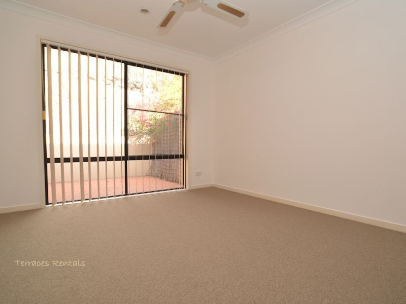 1a/24 Amsonia Court,, Arundel QLD 4214