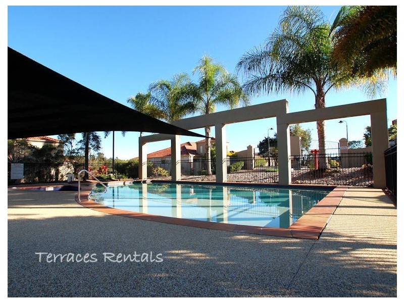 1a/24 Amsonia Court,, Arundel QLD 4214