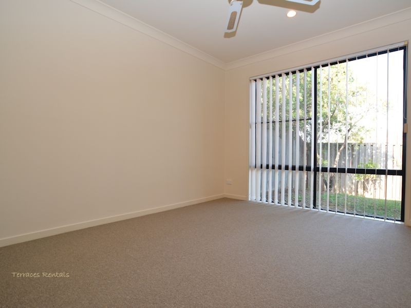 1b/24 Amsonia Court,, Arundel QLD 4214