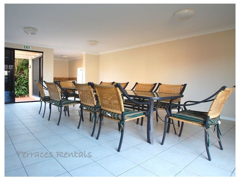 1c/24 Amsonia Court,, Arundel QLD 4214