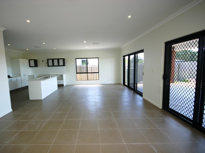 19 Santa Barbara Road, Hope Island QLD 4212