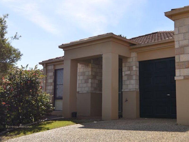 1d/24 Amsonia Court,, Arundel QLD 4214
