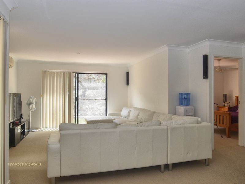 1d/24 Amsonia Court,, Arundel QLD 4214