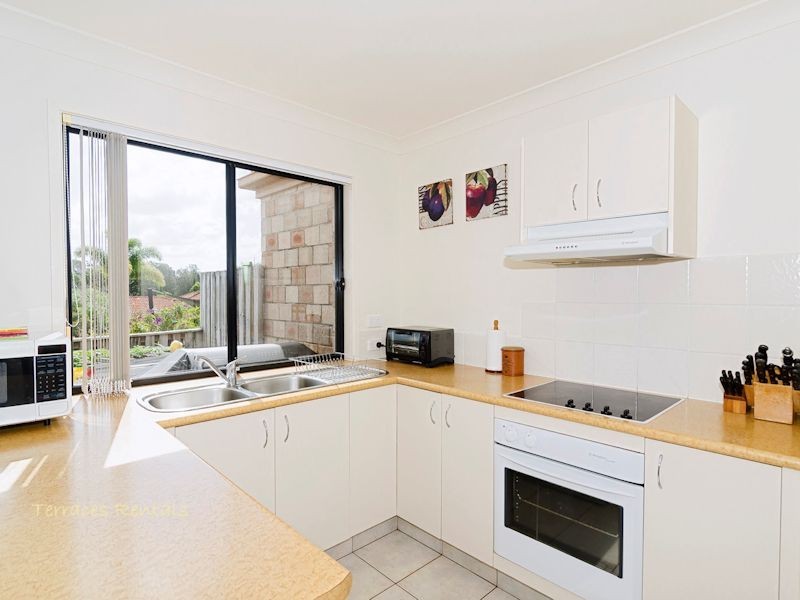 01/24 Amsonia Court,, Arundel QLD 4214