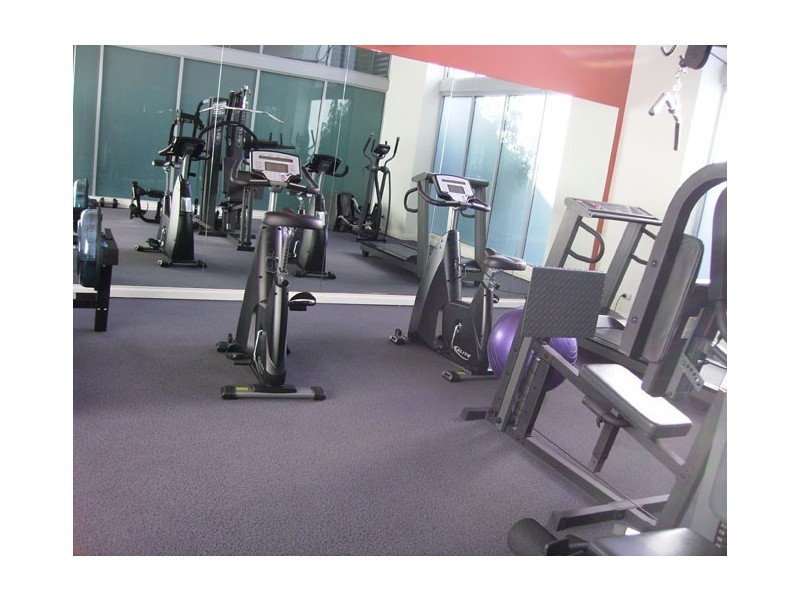 2/1 Como Crescent, Southport QLD 4215