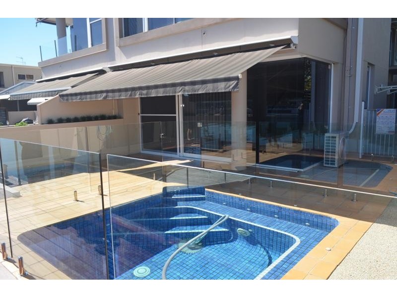 1/181 Stanhill Drive, Chevron Island QLD 4217