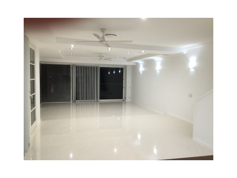 1/181 Stanhill Drive, Chevron Island QLD 4217