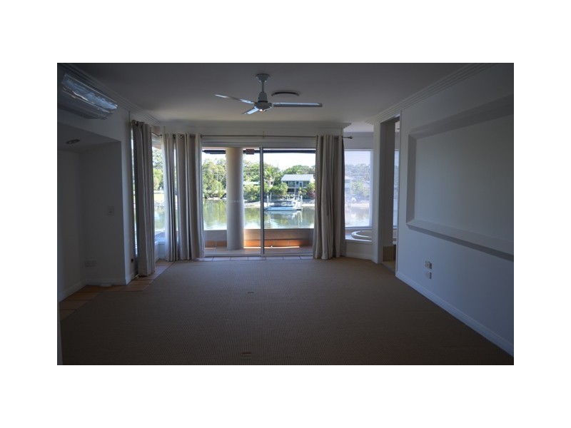 1/181 Stanhill Drive, Chevron Island QLD 4217