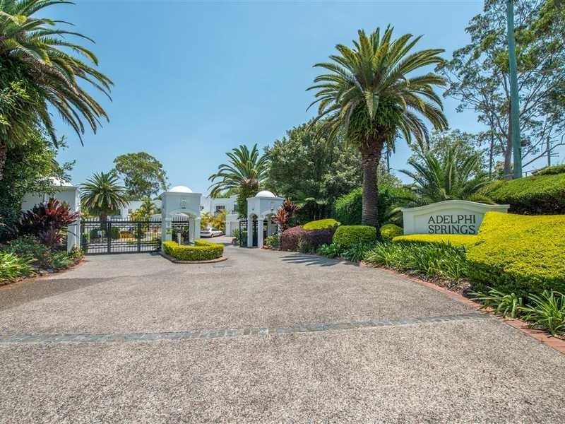 8/100 Cotlew St East, Southport QLD 4215