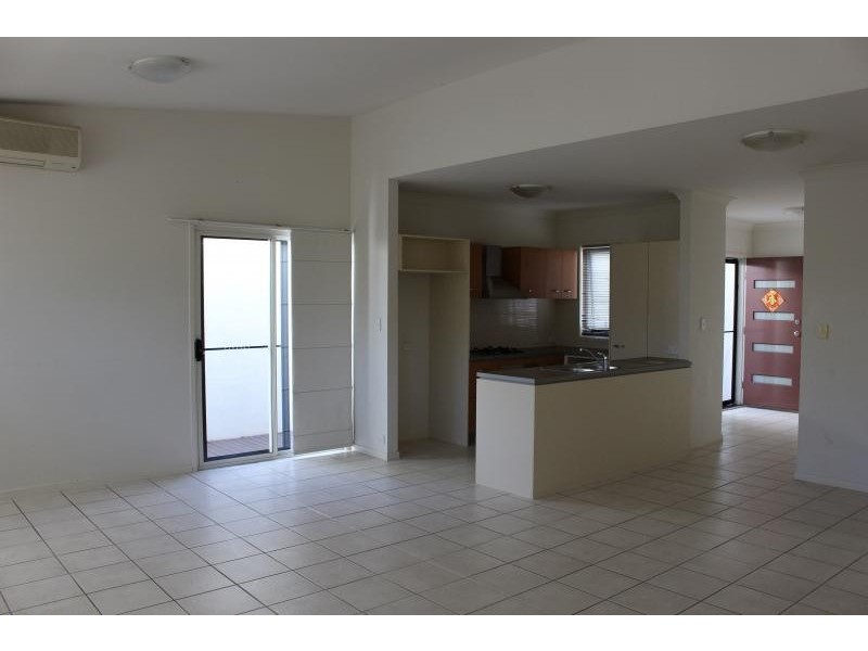 72 Greenway Cct, Mount Ommaney QLD 4074