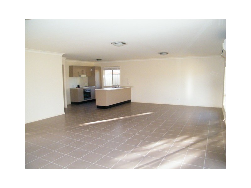 2/76 Zeller Street, Chinchilla QLD 4413