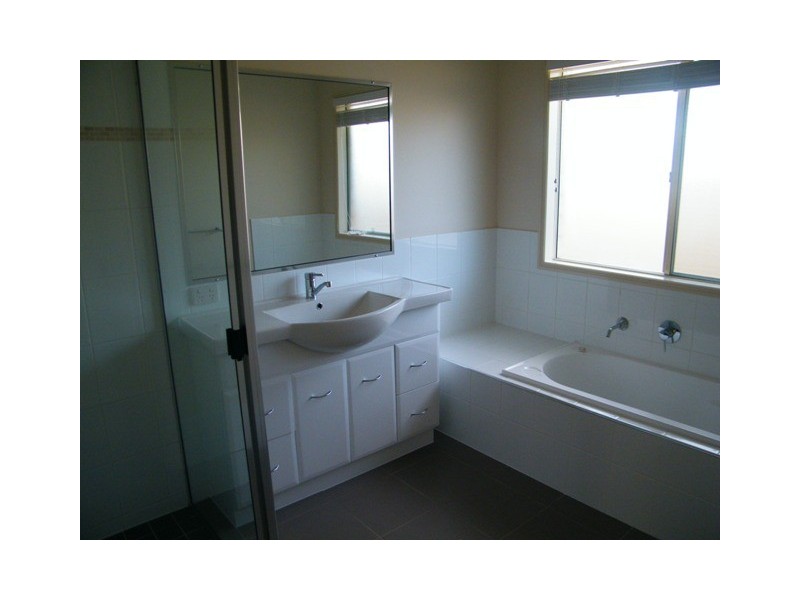 2/76 Zeller Street, Chinchilla QLD 4413