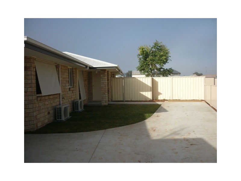 2/76 Zeller Street, Chinchilla QLD 4413
