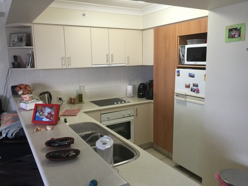 1027/2633 Gold Coast Highway, Broadbeach QLD 4218