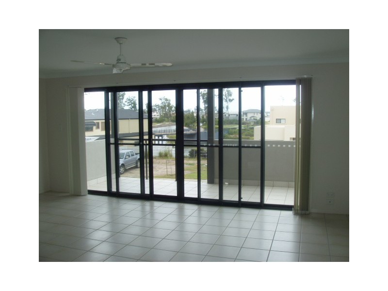 5/2 Palma Crescent, Varsity Lakes QLD 4227