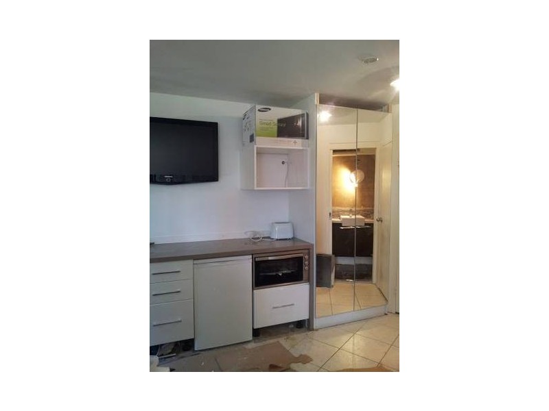 8 Trickett Street, Surfers Paradise QLD 4217