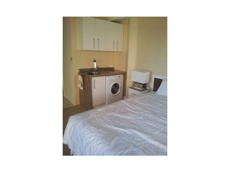 8 Trickett Street, Surfers Paradise QLD 4217