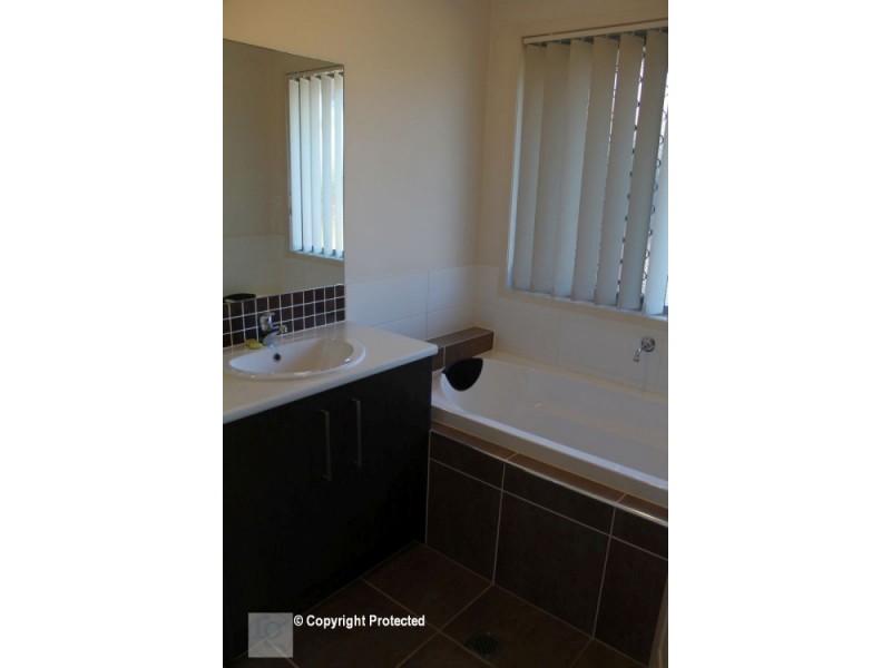 2/15 Jones Street, Coomera QLD 4209