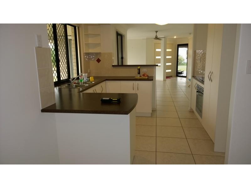 7 Whipbird Court, Urangan QLD 4655