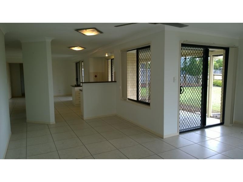 7 Whipbird Court, Urangan QLD 4655