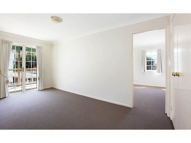 121 Eugaree Street, Southport QLD 4215