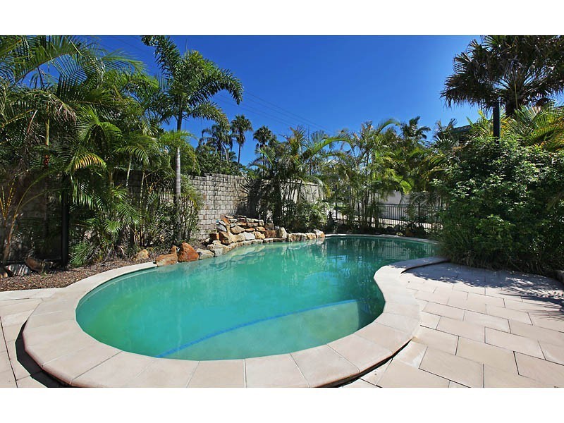 121 Eugaree Street, Southport QLD 4215