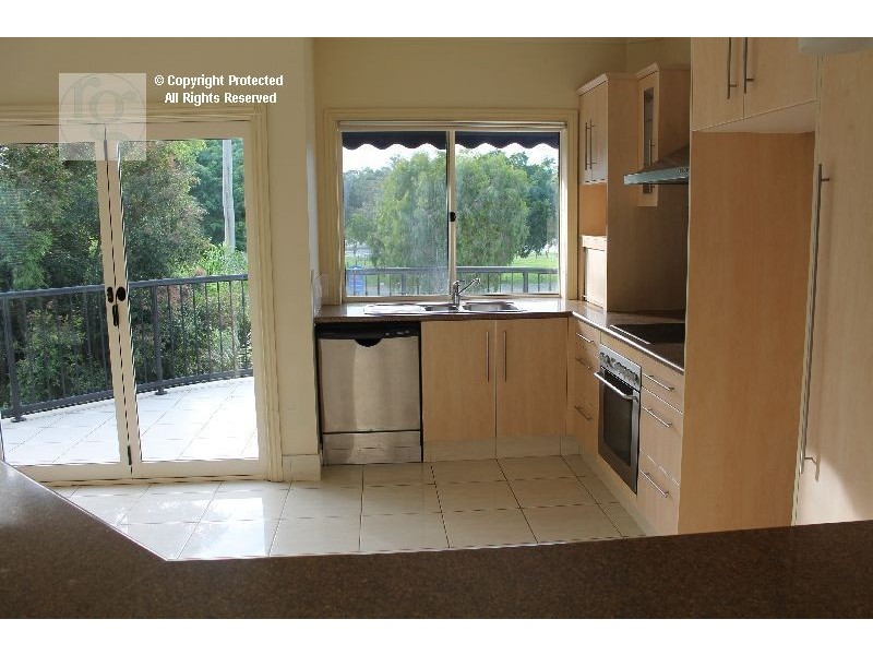 2/1 Pinnaroo Street, Hope Island QLD 4212