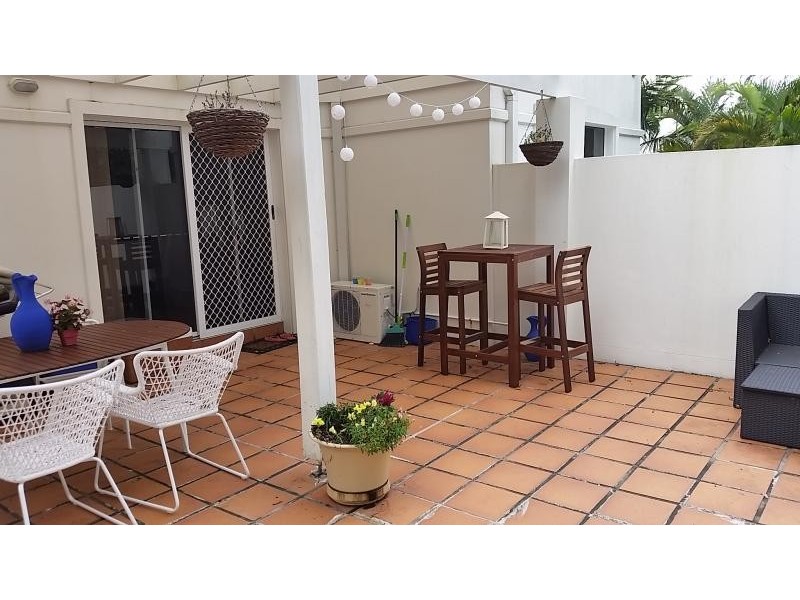 6/100 Cotlew St East, Southport QLD 4215