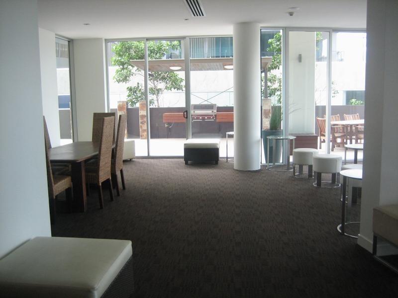 8/205 Coronation Drive,, Milton QLD 4064