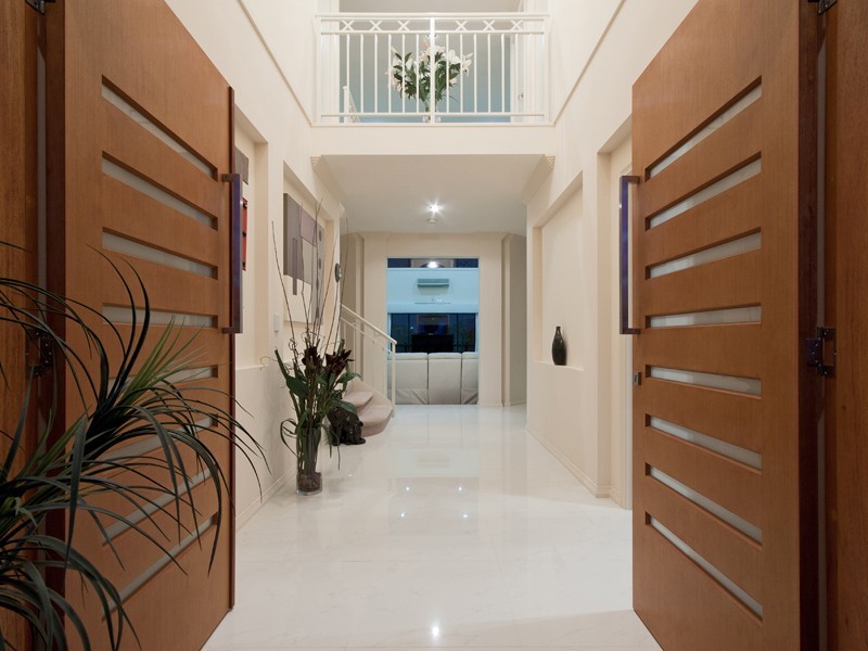 16 Bollard Circuit, Clear Island Waters QLD 4226