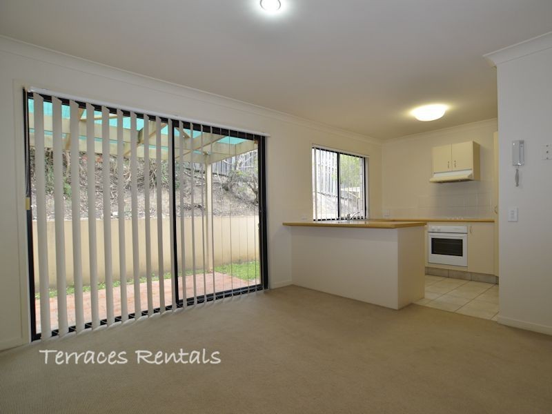 1b/24 Amsonia Court,, Arundel QLD 4214