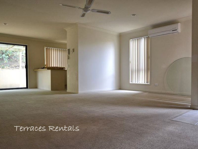 1b/24 Amsonia Court,, Arundel QLD 4214