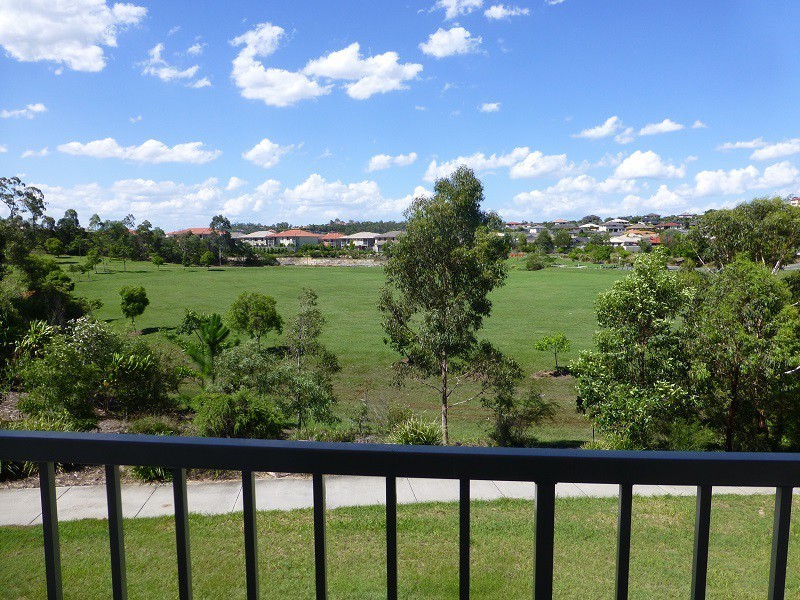 */30 Carmarthen Circuit, Pacific Pines QLD 4211