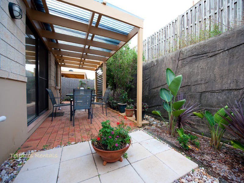 1a/24 Amsonia Court,, Arundel QLD 4214