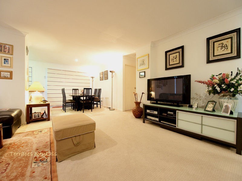 1a/24 Amsonia Court,, Arundel QLD 4214