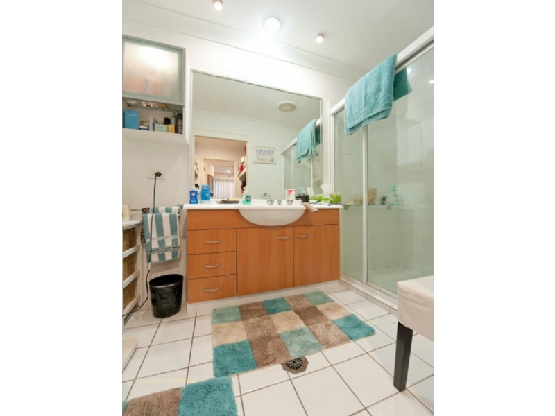 1a/24 Amsonia Court,, Arundel QLD 4214