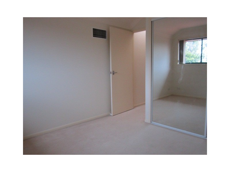 1/19 Santa Barbara Road, Hope Island QLD 4212