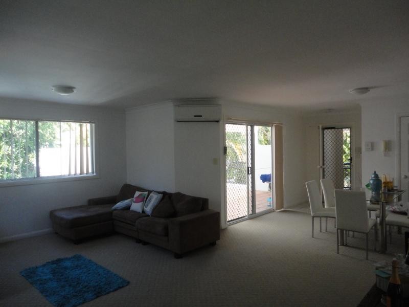 9/100 Cotlew St East, Southport QLD 4215