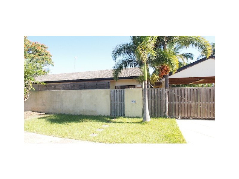 2 Grace Avenue, Labrador QLD 4215