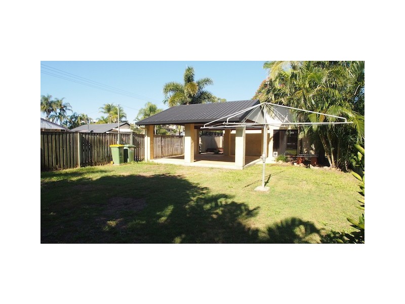 2 Grace Avenue, Labrador QLD 4215