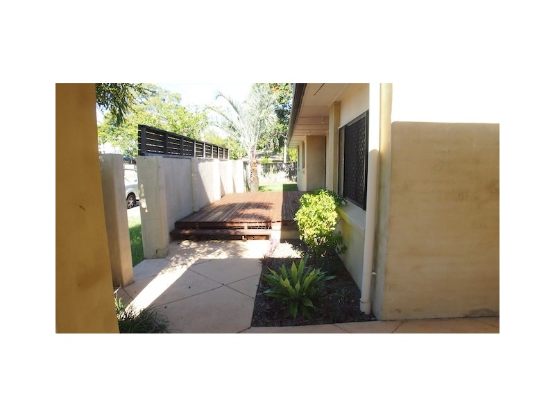 2 Grace Avenue, Labrador QLD 4215