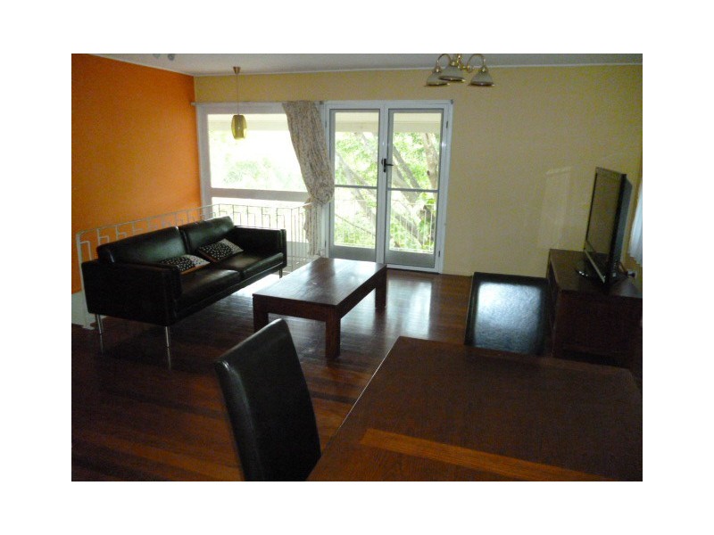 38 C/38 C Newcomen St, Indooroopilly QLD 4068