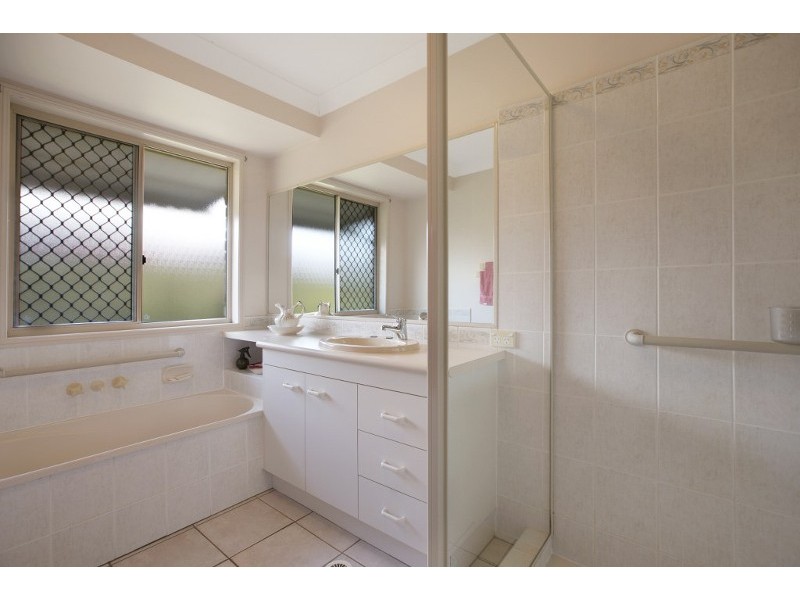 53 Miles Crescent, Manly West QLD 4179