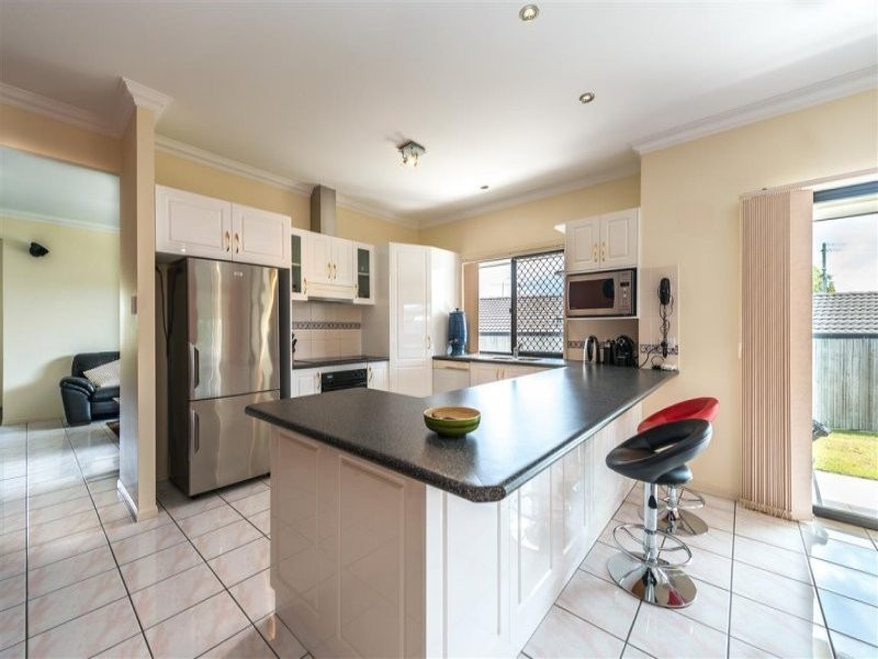 17 Standford Place, Regents Park QLD 4118